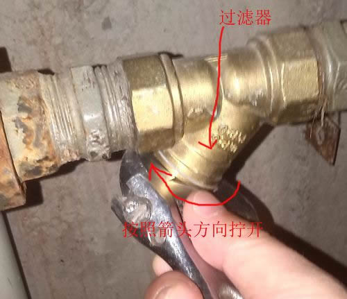 擰開過(guò)濾器